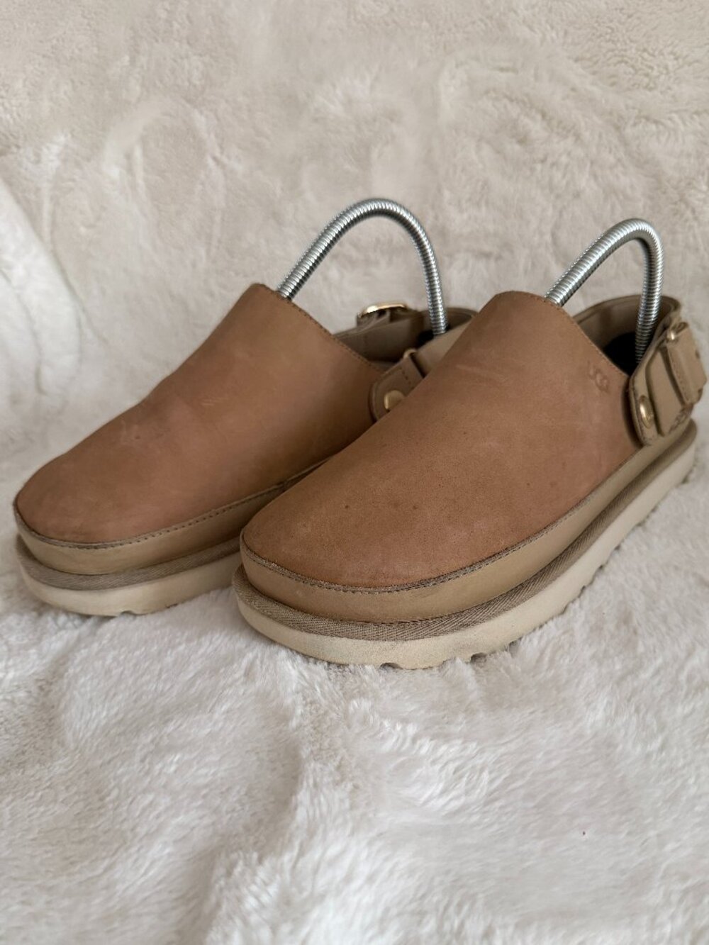 UGG GOLDENSTAR VILLA CLOG MUSTARD SEED PLATFORM WOMEN'S SANDALS SIZE: 8.5